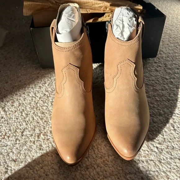 NWB Frye Reina Bootie in Ash - Picture 6 of 11